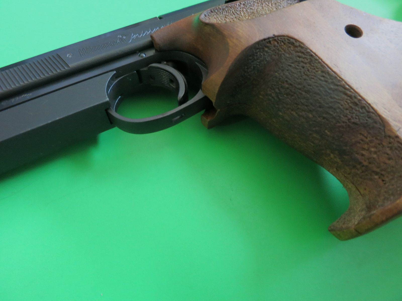 Hämmerli International 208, beste schweizer Ziel- Sportpistole, .22lr +Laufgewicht +NILL-Sportgriff      #49