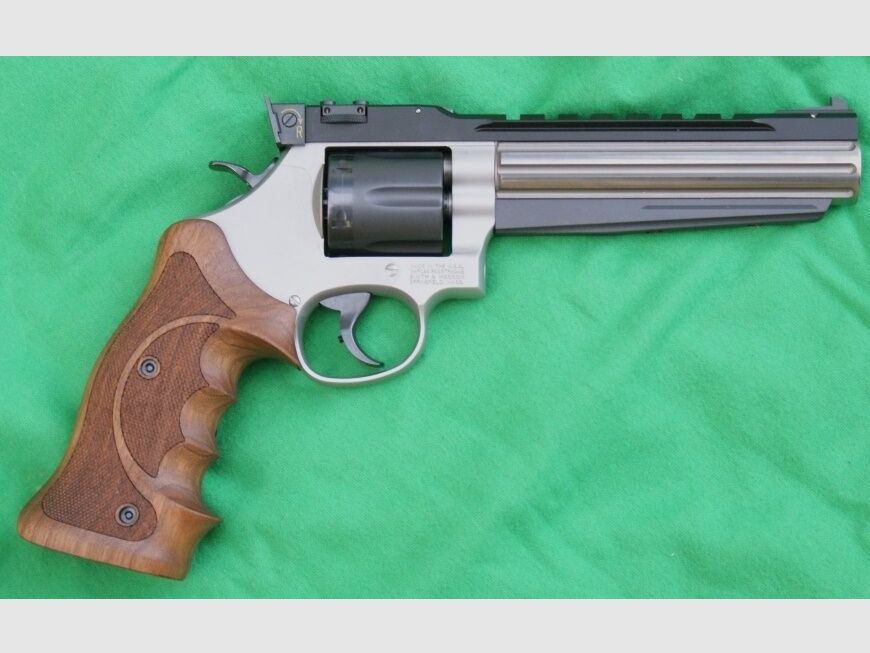 Smith & Wesson	 686 Club 30 ,kanneliert