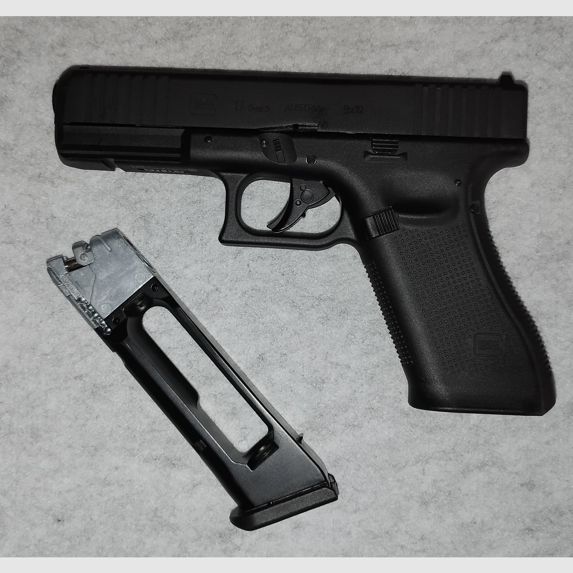 Glock 17 Gen 5 CO2 4.5mm BB with blowback and remaining warranty