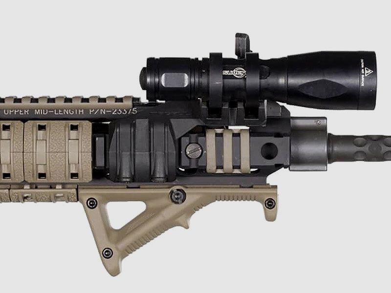 MAGPUL Rail Light Mount links, 11 uur