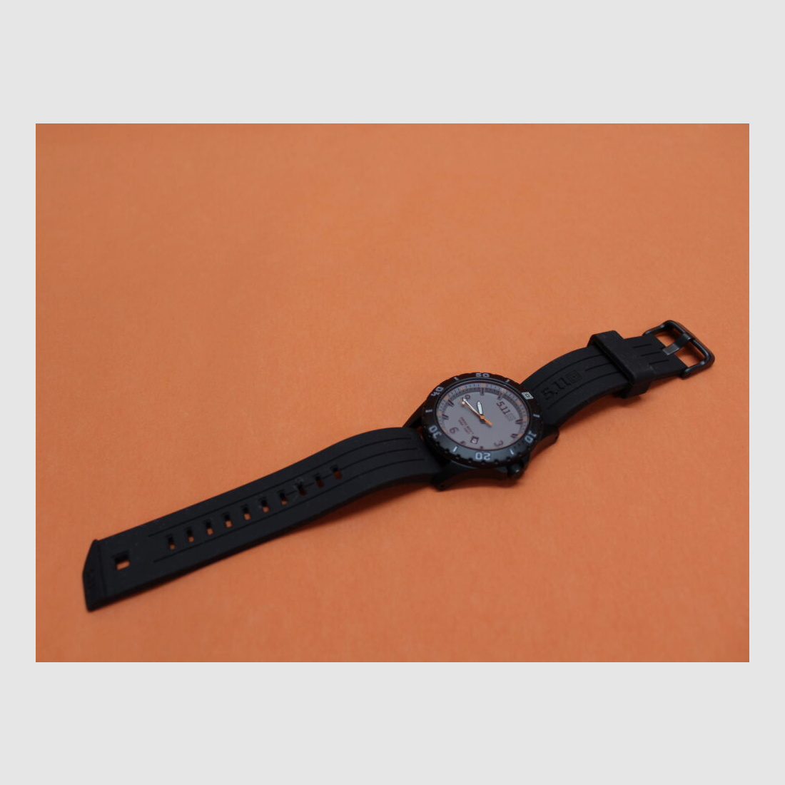 5.11 5.11 Guardsman Watch (50133EU) 033 Granite Uhr mit Stahlgehäuse mit Silikonarmband