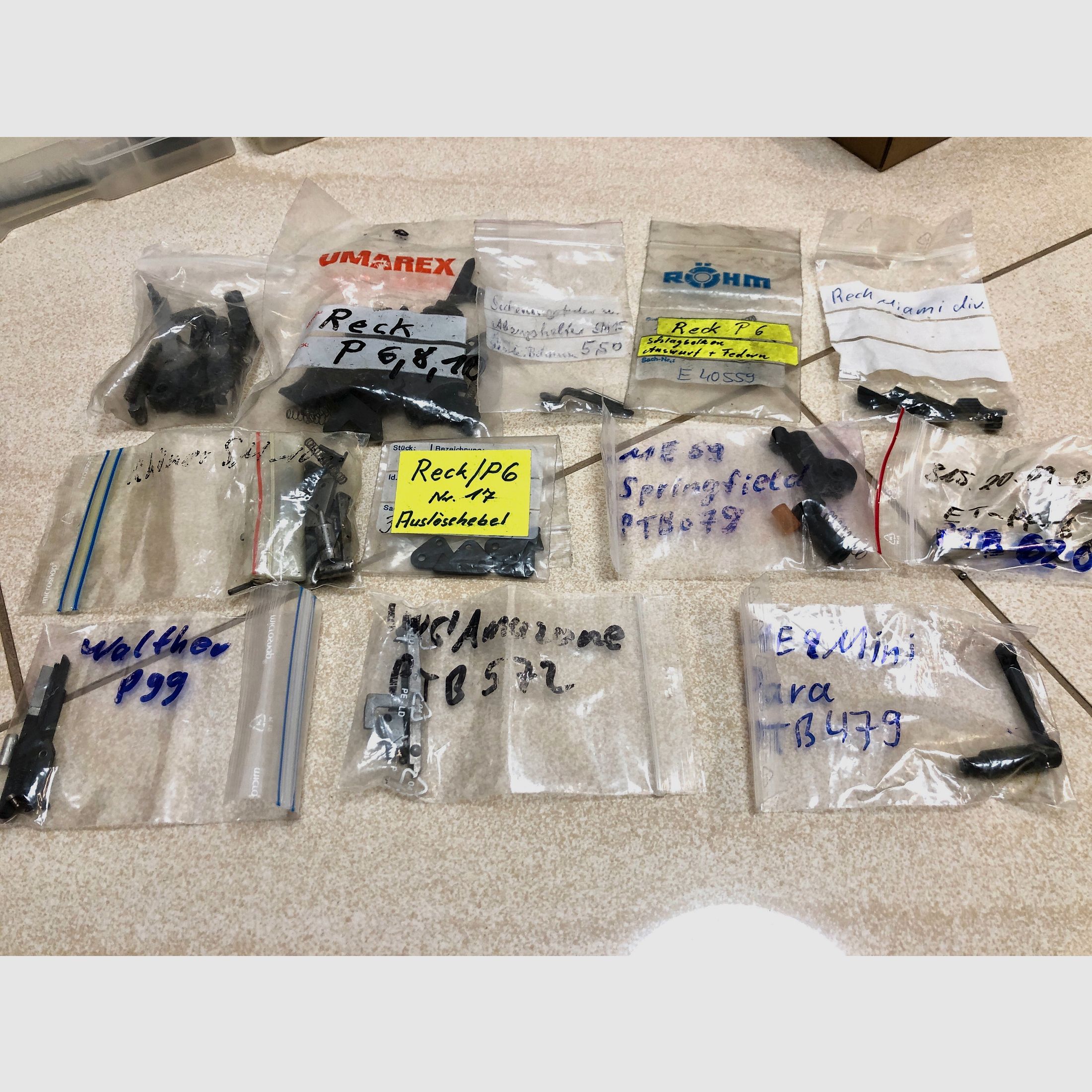 ••• #3 Ersatzteile / Reparatur-Konvolut für Schreckschusswaffen •••