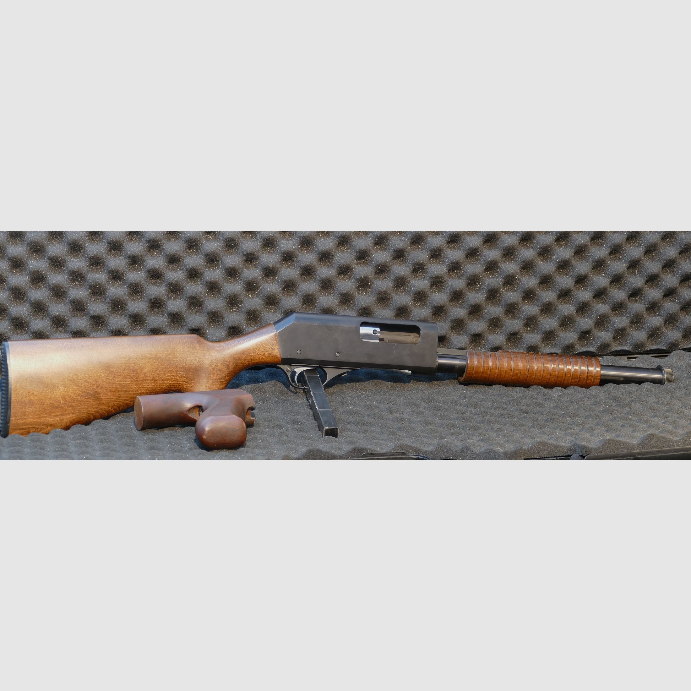 Fabarm SDASS fusil à répétition à crosse avant, 12/70, tir renforcé (porteur de pièces de rechange ou reconstruction) WHB92