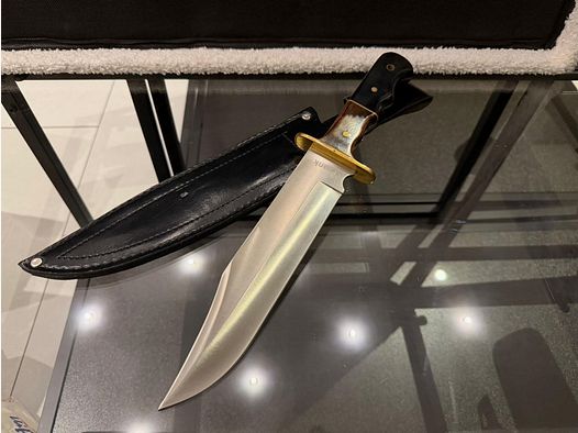 High-quality hunting / Bowie knife with leather sheath