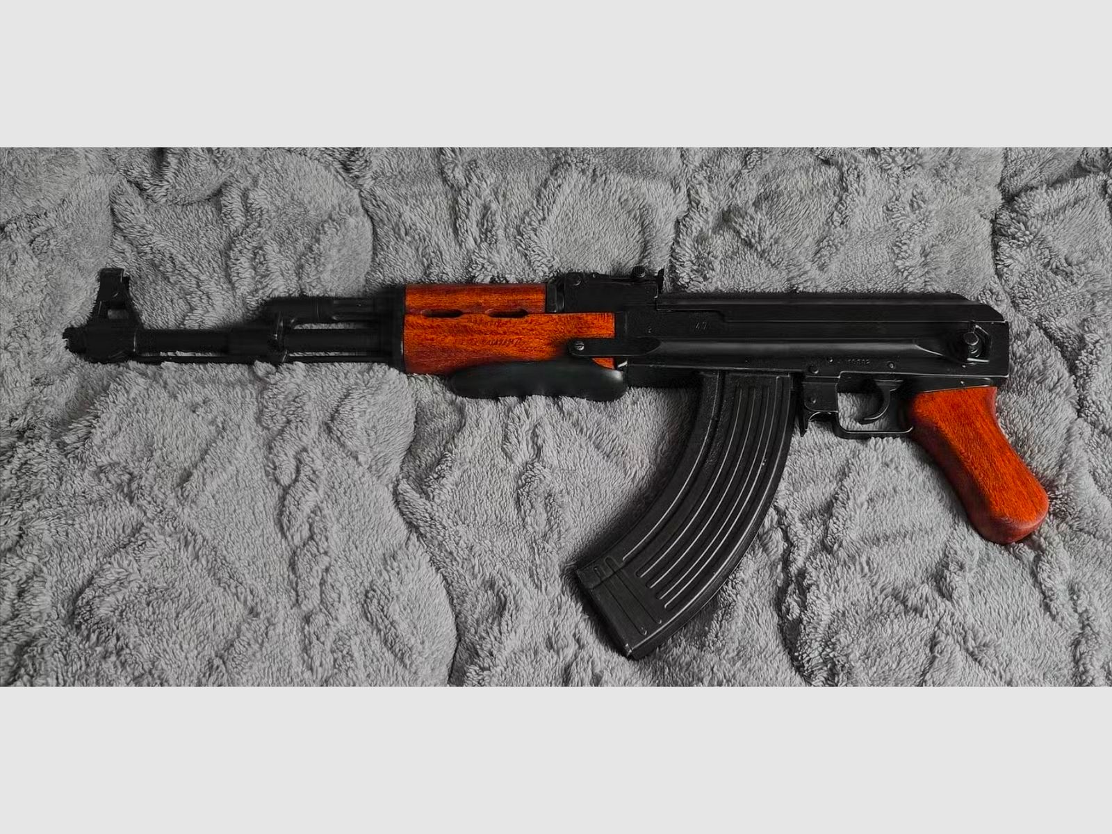AK 47 Deko Kalaschnikow con supporto in metallo