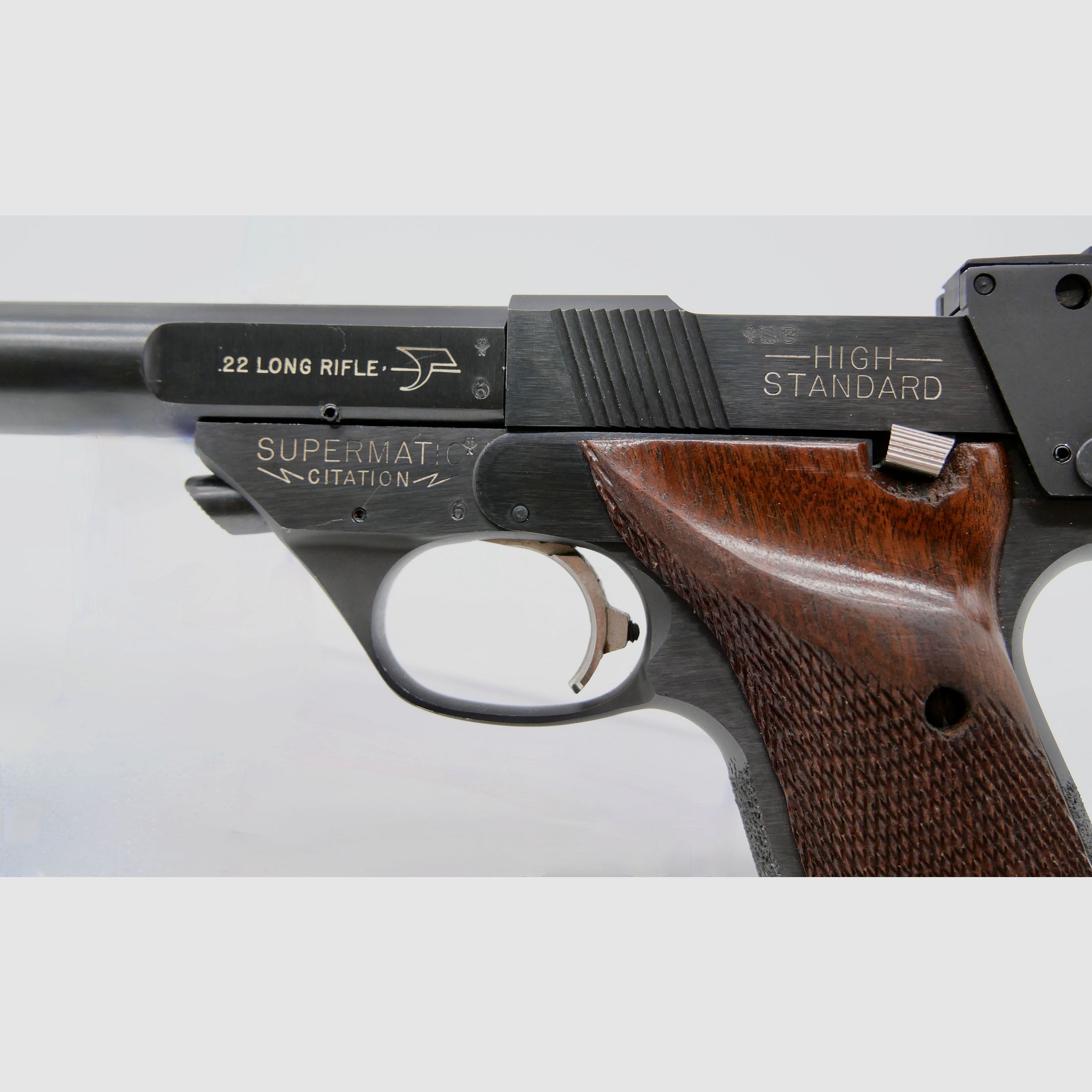 Wysokiej jakości Supermatic Citation .22 l.r. 5,5' długość lufy z drewnianymi okładzinami rękojeści