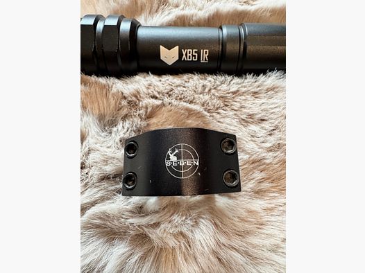 Nightfox XB5 850 IR-Strahler mit Montage für Weaverschiene