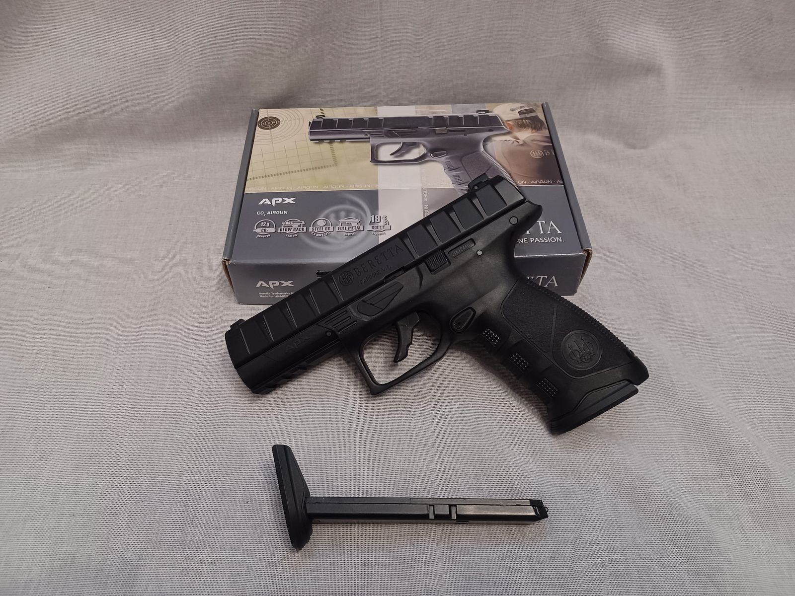 Beretta APX / 4.5 mm BB / BlowBack / CO2 / Pistol / Original Packaging (24)