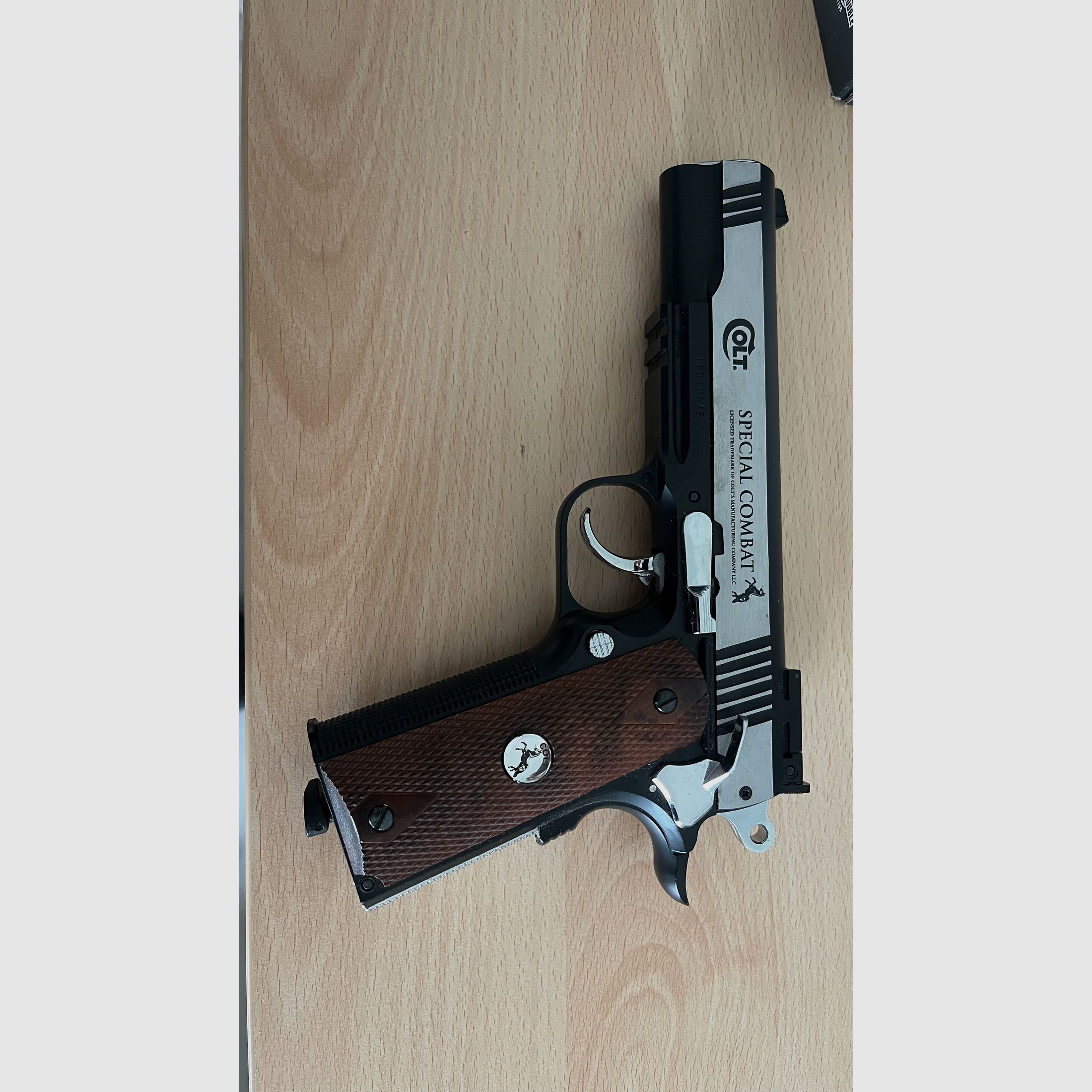 Pistola CO2 Colt Special Kombat