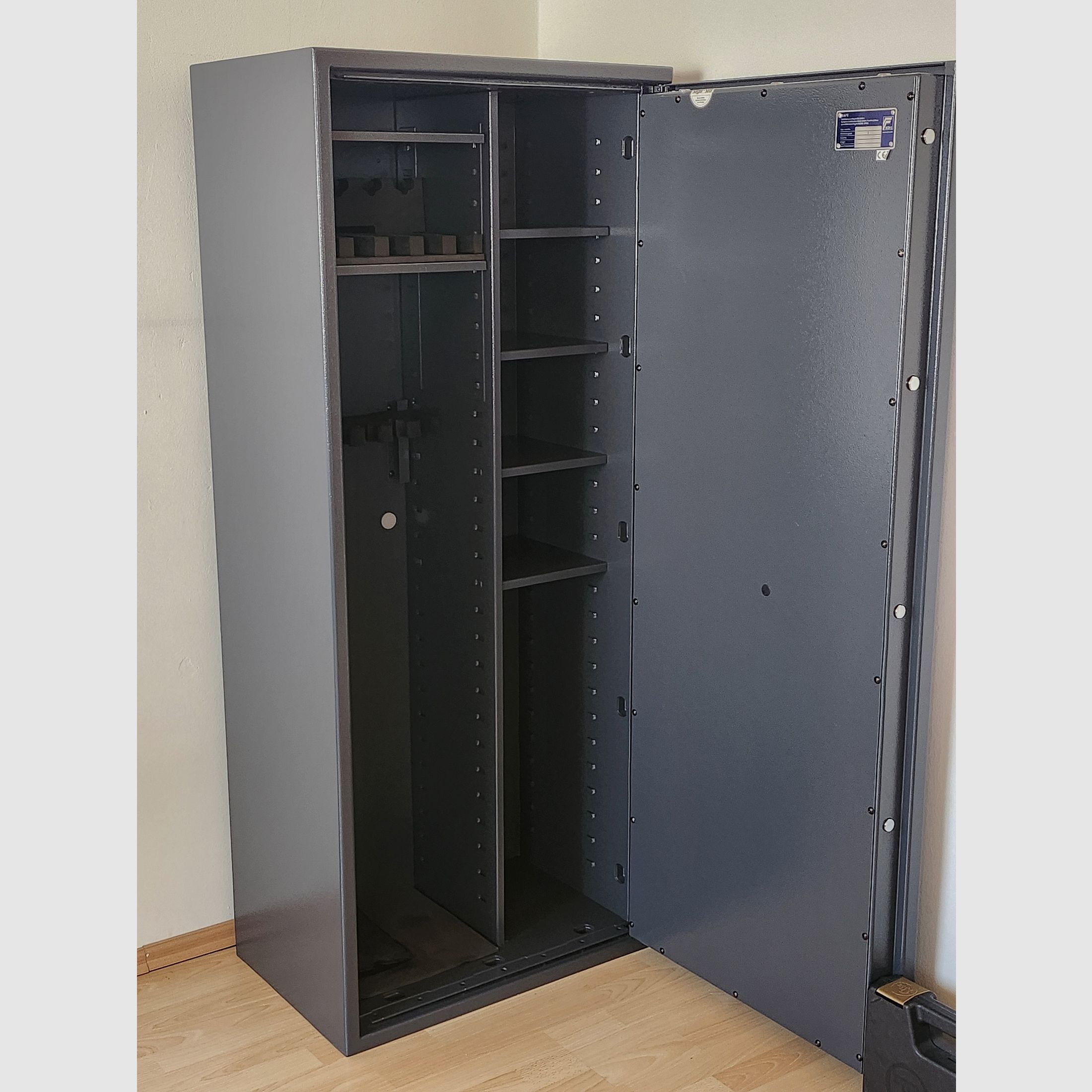 Armadio per armi Gun Safe 1-6 Kombi EN 1143-1 con parte scaffale | Serratura elettronica