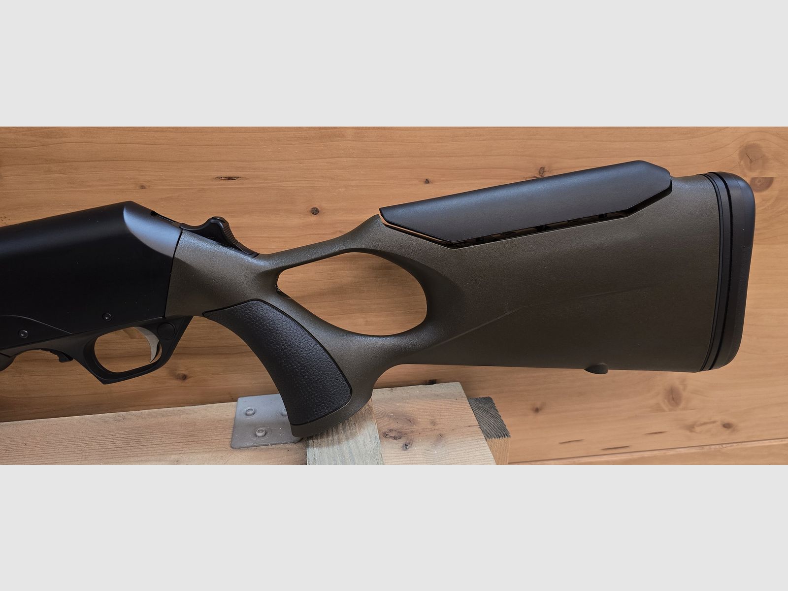 Browning BAR 4X Hunter crosse en bois montée avec viseur réflexe Kite KX1