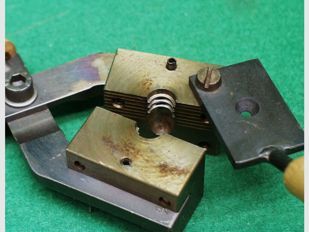 D. Sturm Gießkokille mit Griffzange .38, gebraucht