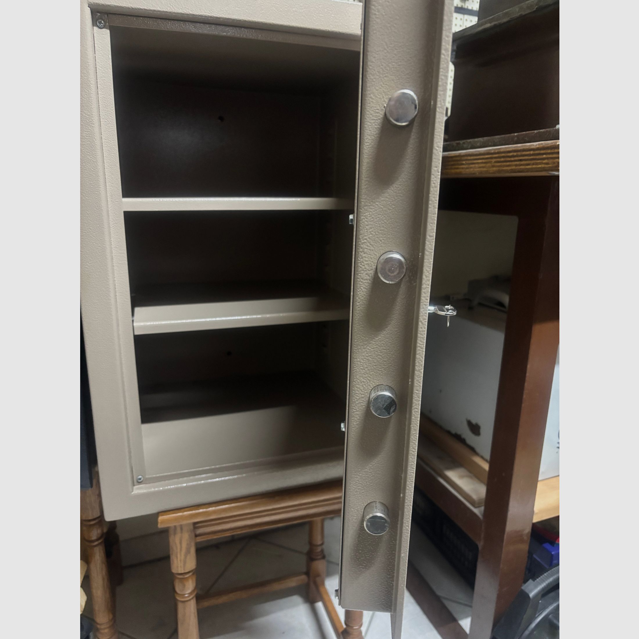 Stahlschrank, Sicherheitsstufe B nach VDMA24992