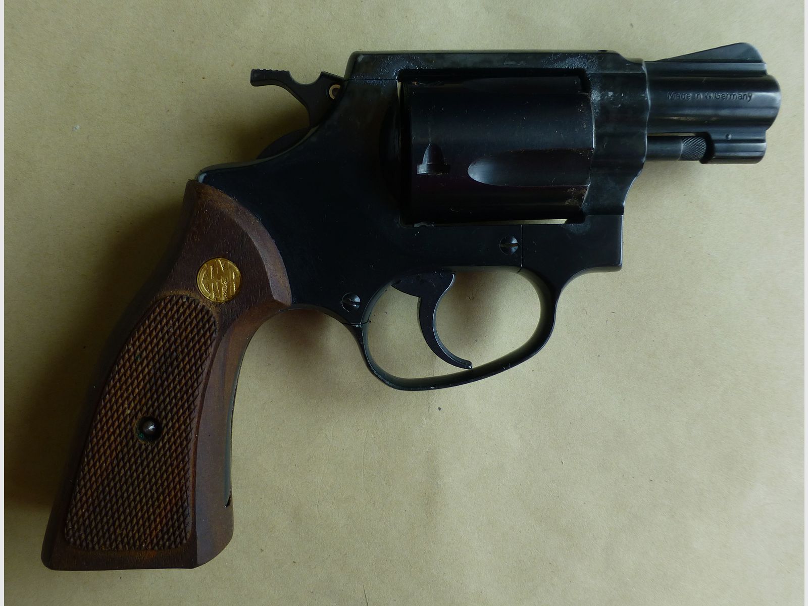 ERMA EGR 66 inkl. Abschußbecher und Erma Anstecknadel, Kaliber 9mm Gas- und Platzpatronen