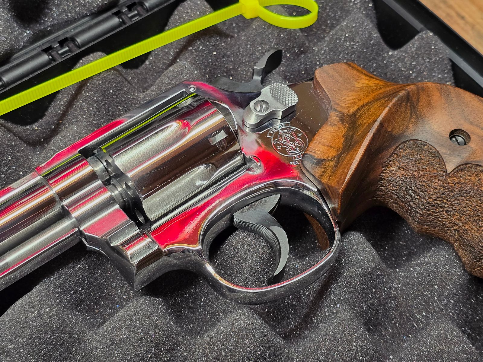 Smith und Wesson 6Zoll KK-Sportrevolver 617-1