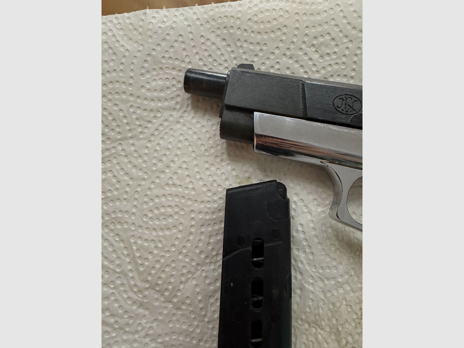 Browning GBDA 8 Ersatzteilspender mit Magazin.
