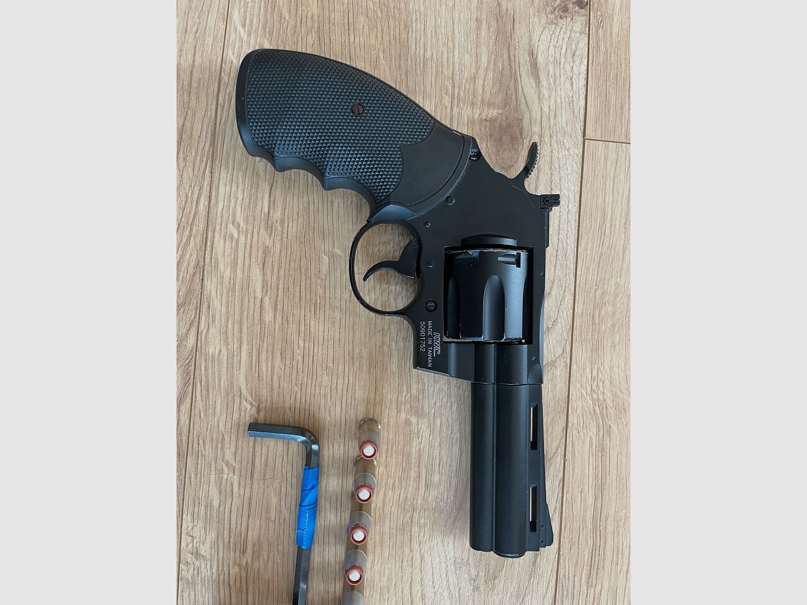 KWC .357 Python 4 inch Revolver Full Metal CO2 6mm