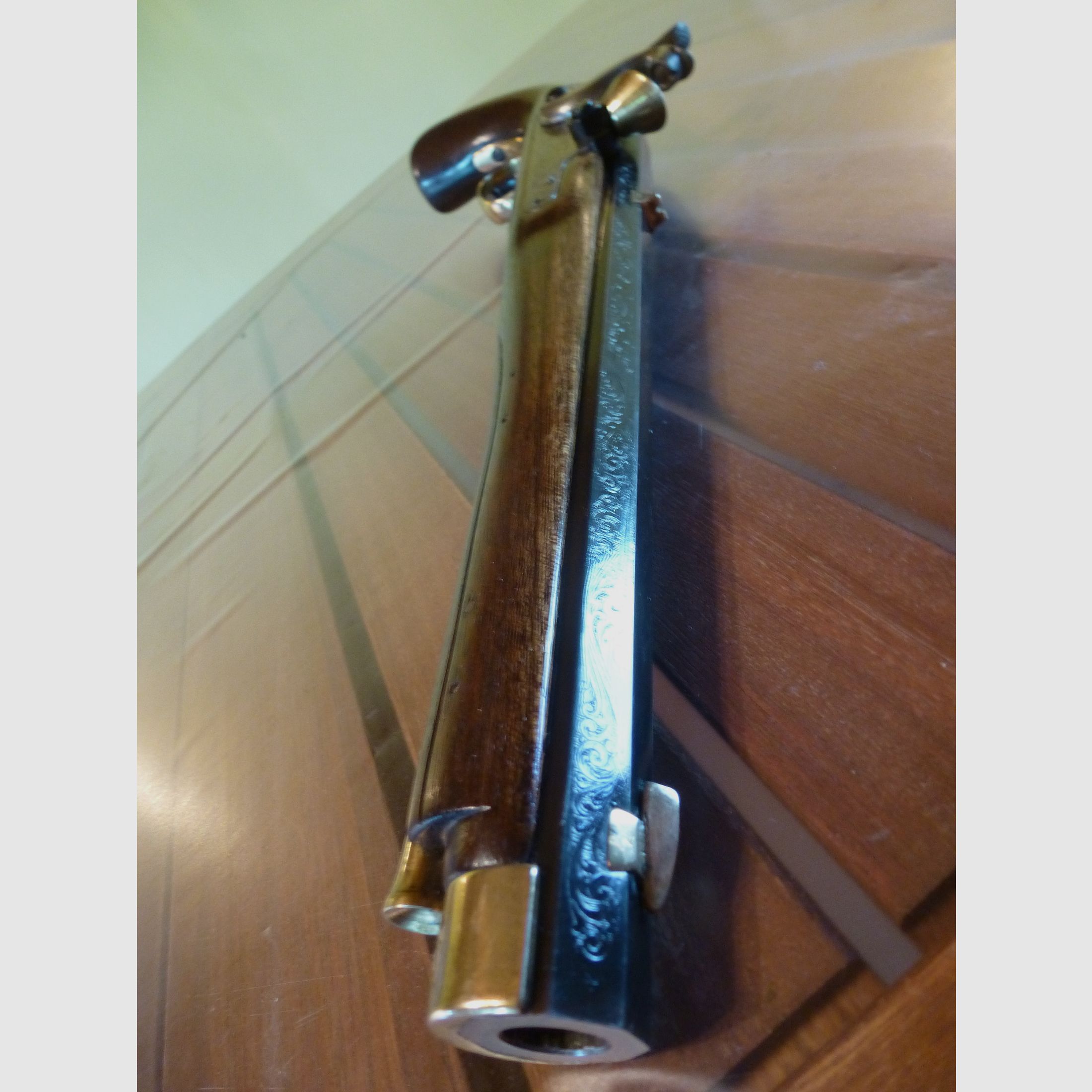 Pistolet à percussion Bounty de Petersoli