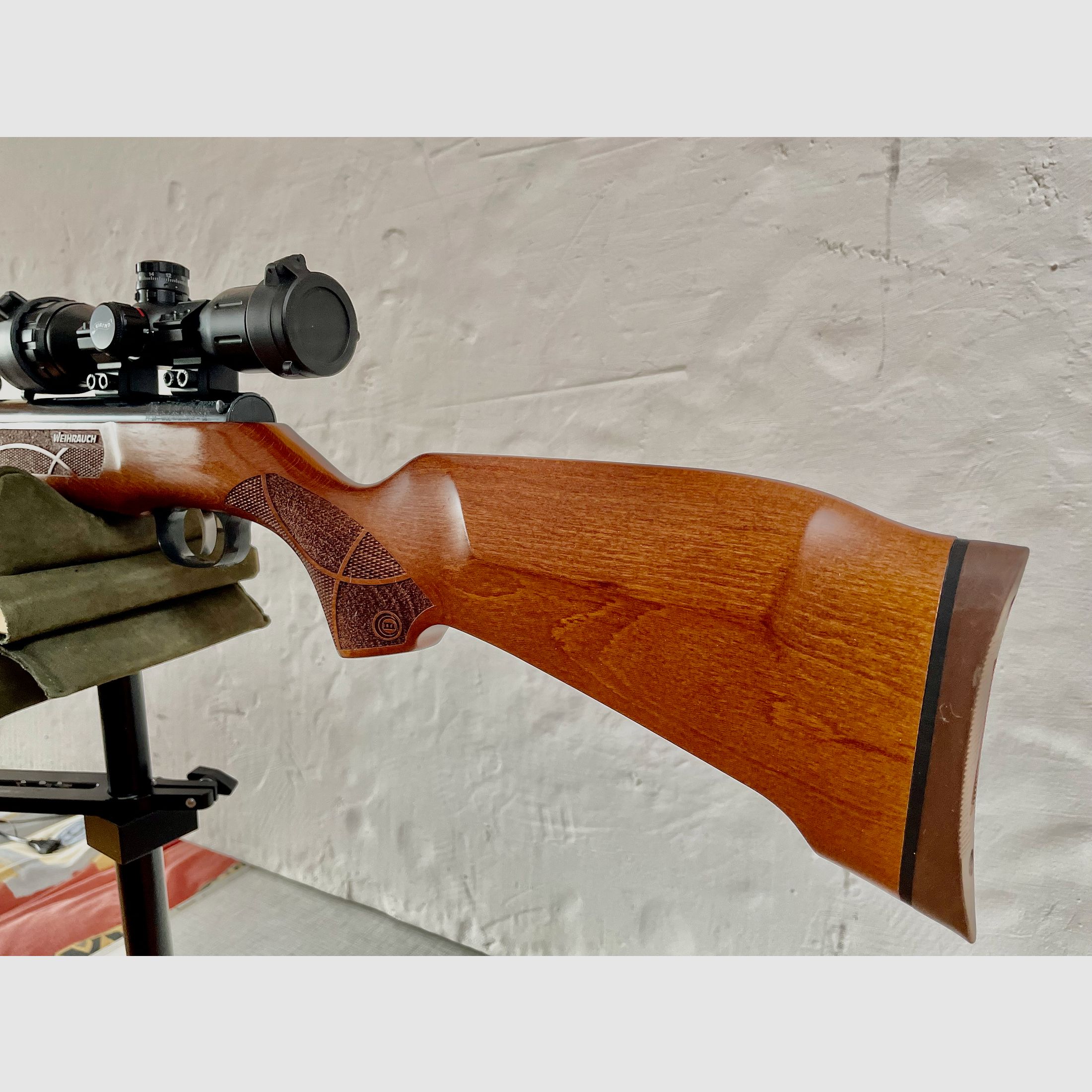 Attraktives Luftgewehr Weihrauch HW 30 S mit Walther Zielfernrohr 4x32