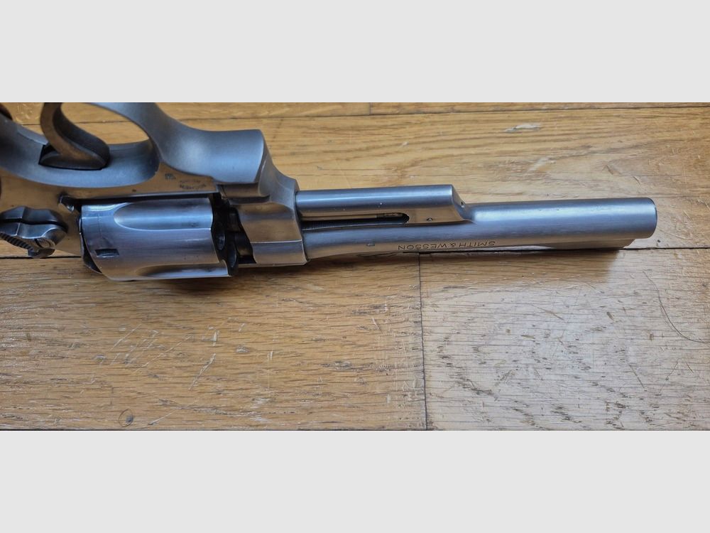 Very beautiful and rare revolver Smith&Wesson Model 28-2 known as "Highway Patrolman" – Weapon of highway patrol officers from the 60s-80s – Caliber 357mag / 38sp – Weapon from 1979 – Rare satin nickel finish – Quality "Pinned and Recessed" – Very good mechanical and aesthetic condition – Excellent 6-inch barrel – TBE+, image 11 of 23