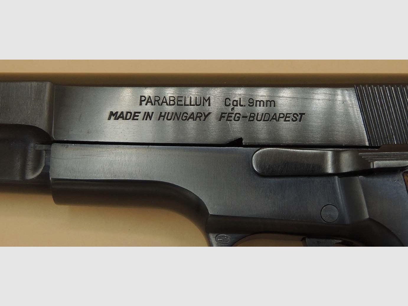 FEG P9M – 9mm Luger sehr gut erhaltene Sammlerwaffe inkl. 2 Magazine, Bild 3 von 5