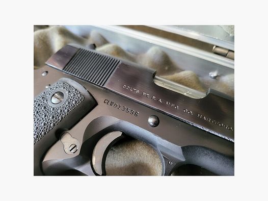 Extrem hochwertige uns überraschend leichte Pistole Colt 1911 Commander .45 Auto 4,5 Zoll