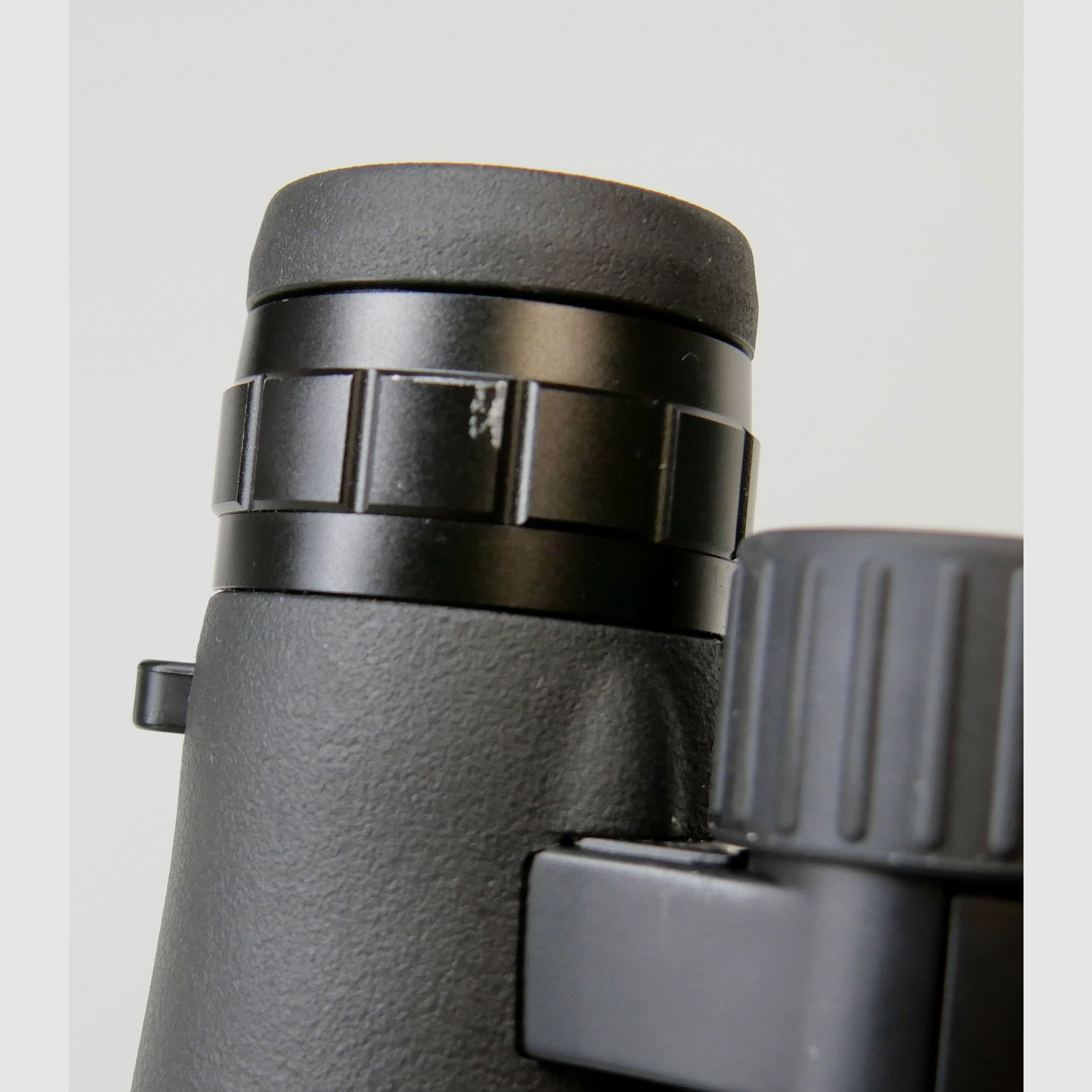 Expositor DDoptics prismáticos EDX 7x42