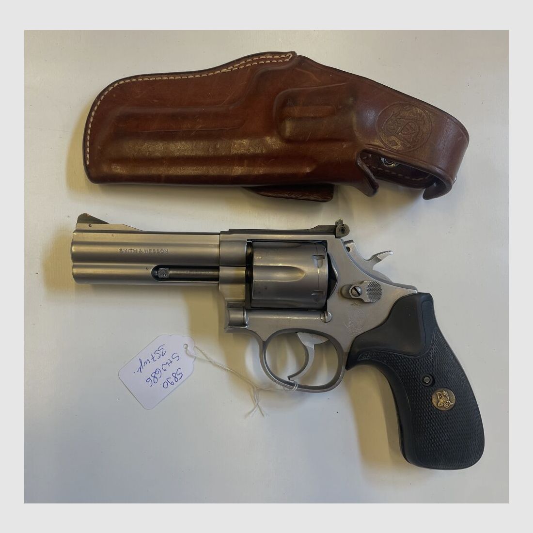 Smith + Wesson 686