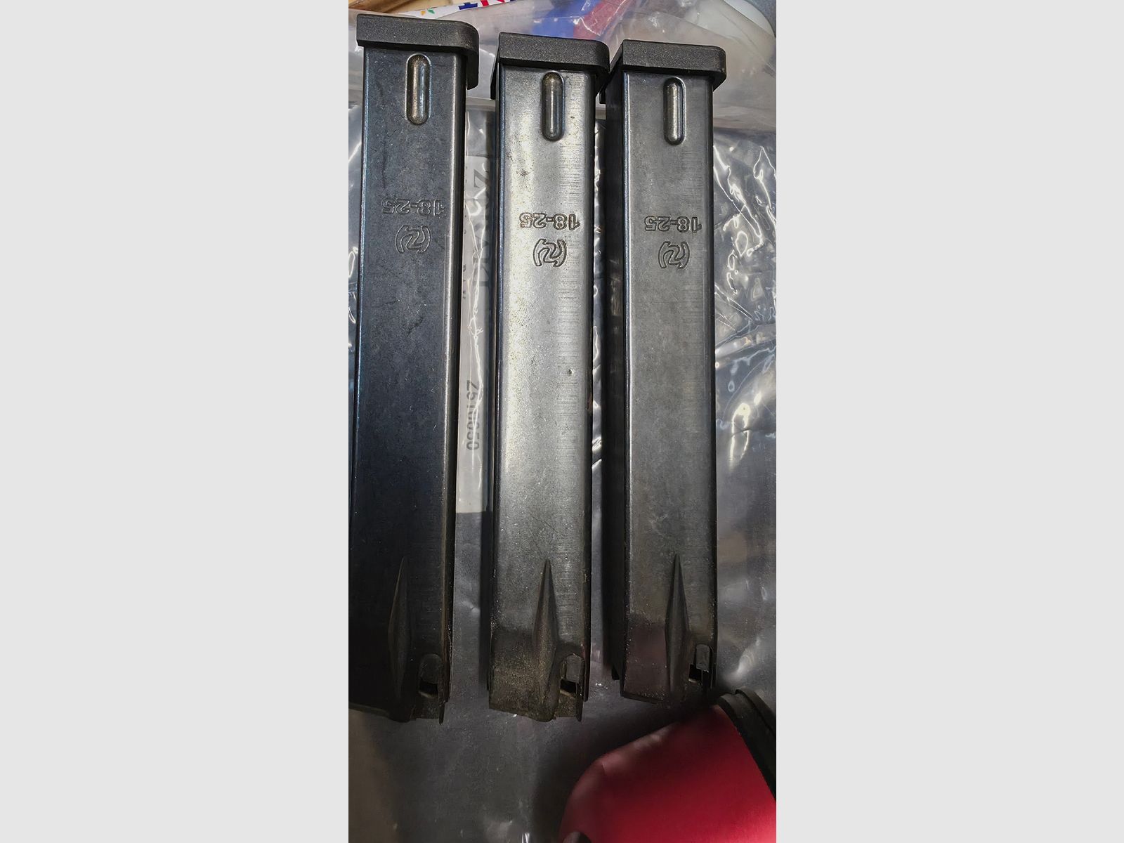 Zoraki 918 mit 3 Magazinen (25er) und Umarex Abschussbecher