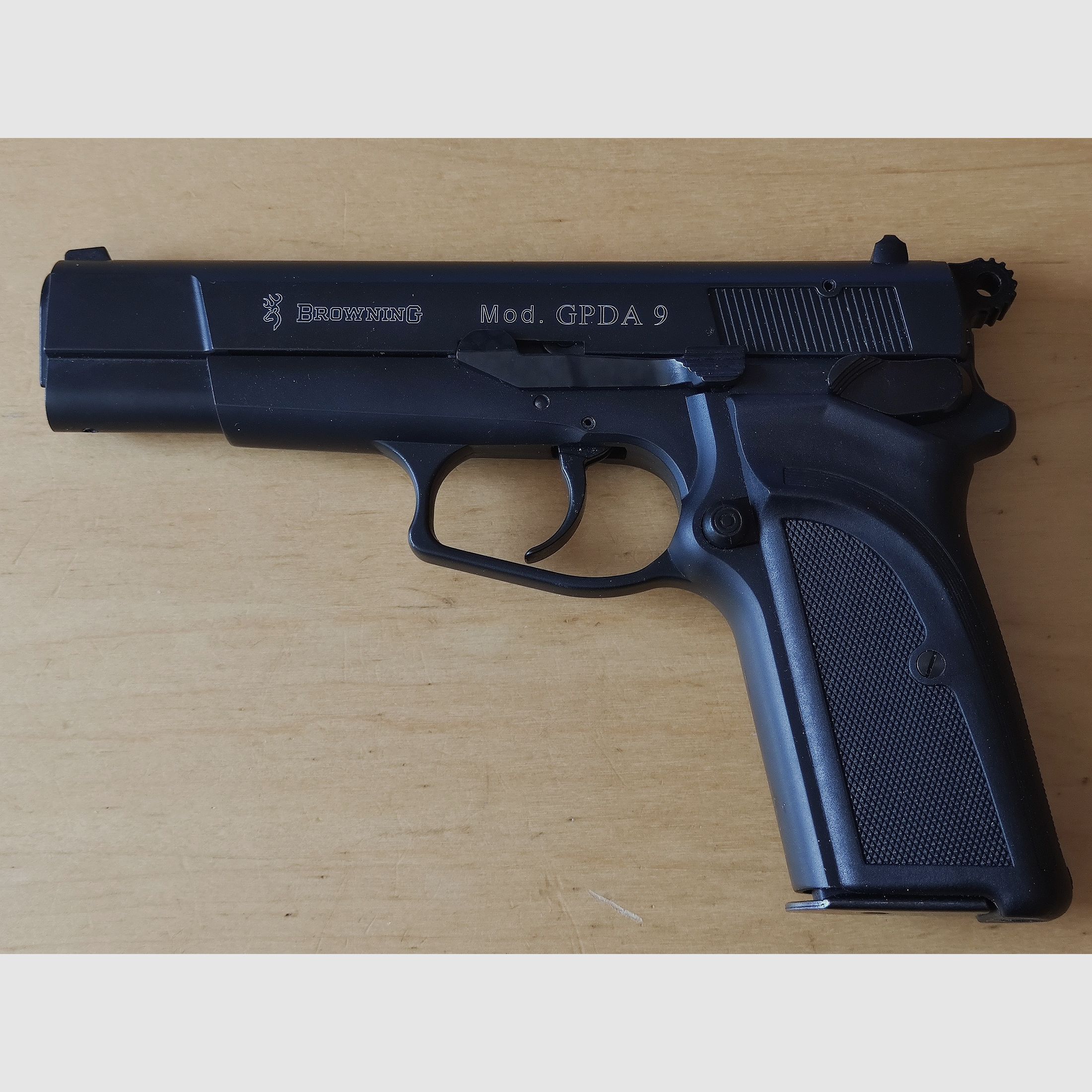 Pistolet d'alarme Browning GPDA 9