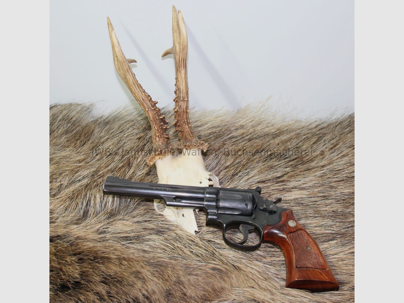 Smith & Wesson 19-5 met 6"-loop geblakt