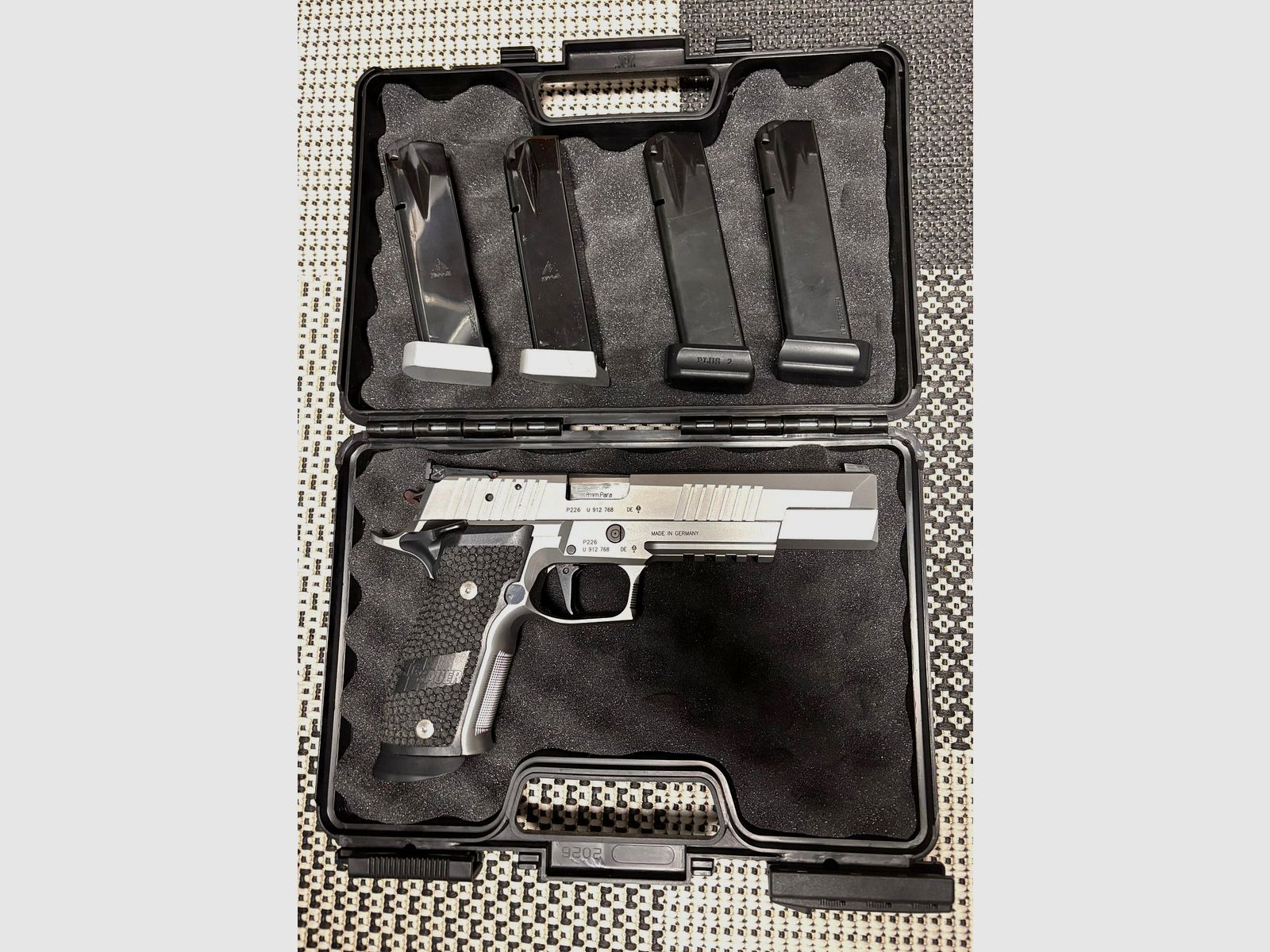 Original SIG SAUER X SIX 9 mm Para > MADE in GERMANY > Eckernförde!!! Set with WS .22 also Original SIG SAUER, image 2 of 4