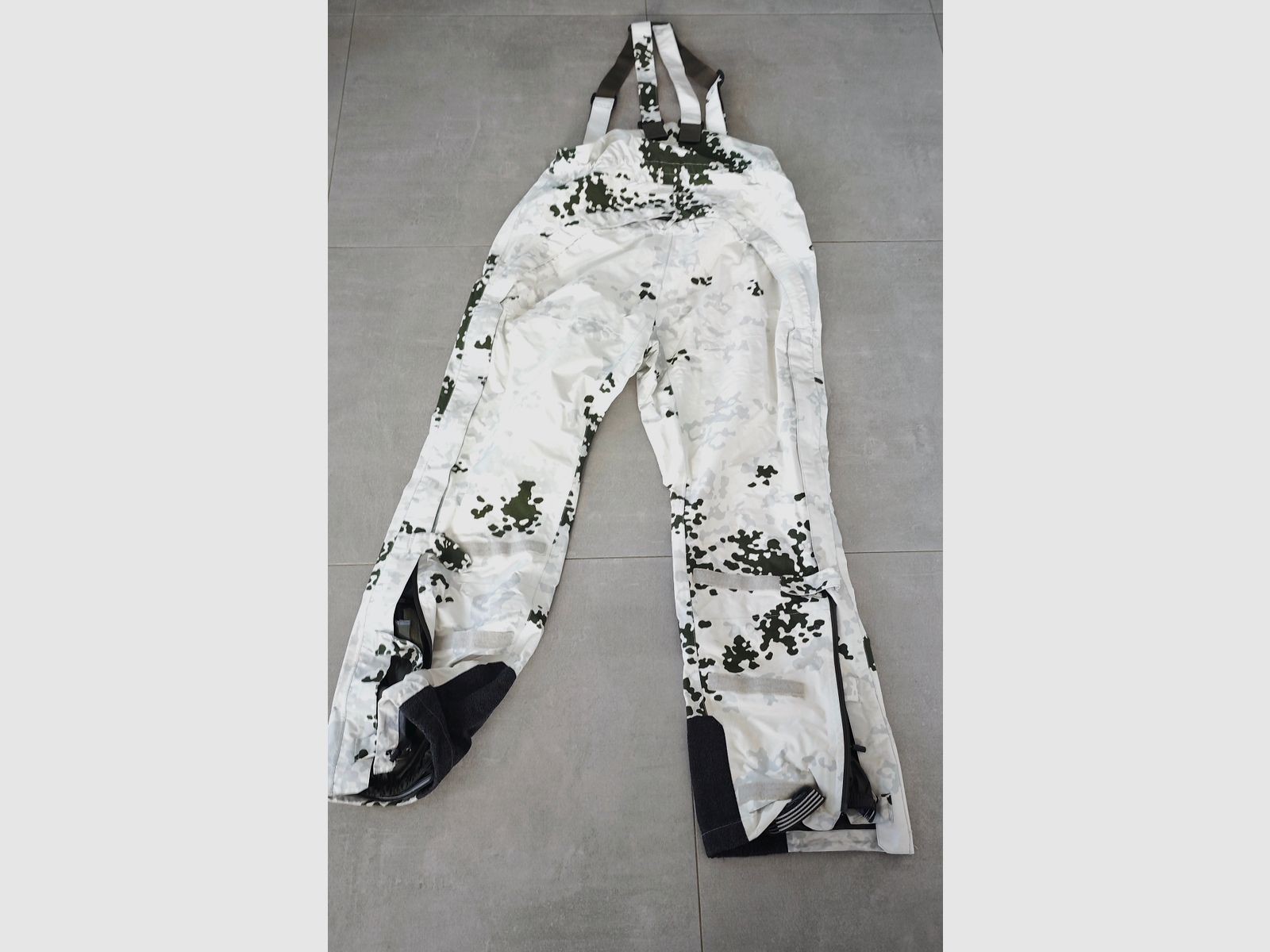 Original Carinthia Schneetarnanzughose Bundeswehr – Gore-Tex – Größe L – Selten – Top Zustand