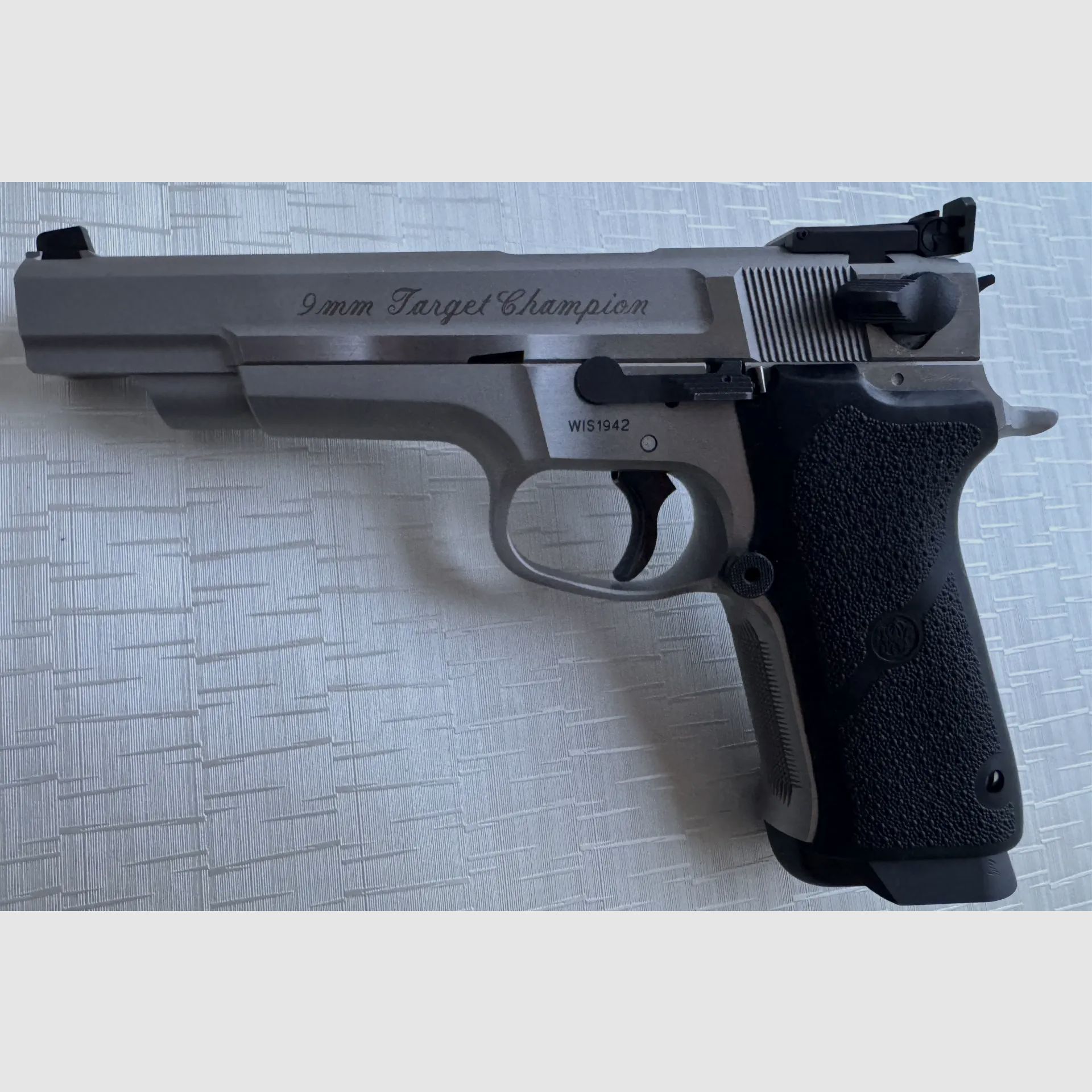 Smith & Wesson Target Champion pistol, caliber 9 mm Luger