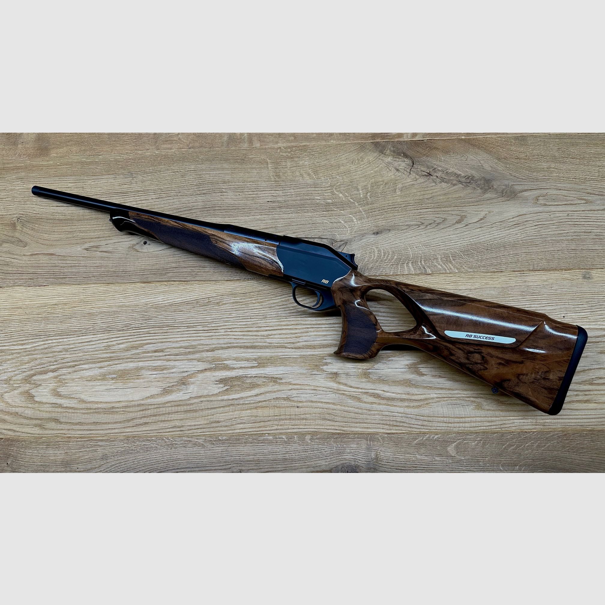 Blaser R8 Success / HK 4 / Lochschaft / gekürzter Lauf / M15x1 / Kaliber nach Wahl / AH Kammergriffkugel