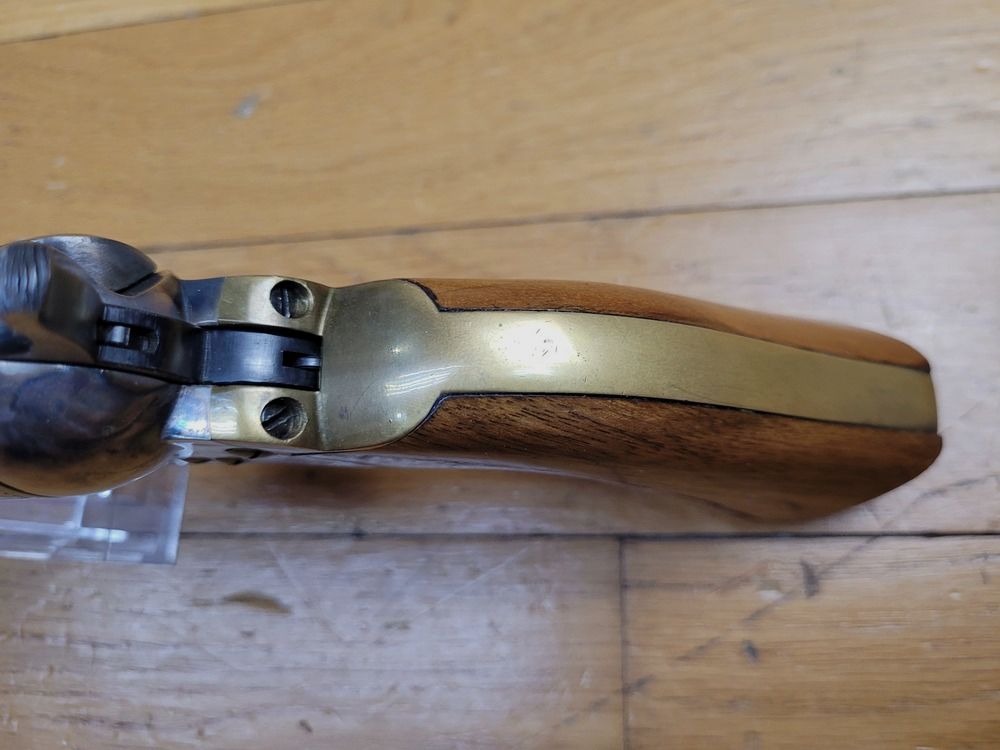 Revolver Iver Johnson Deluxe Target – 2 Trommeln 22LR und 22Mag – Single Action Army von Uberti – Waffe von 1978 – Rahmen Typ Scout – 100% Stahl – Abzug mit Transferstange und 4 Klicks wie bei einem echten – Lauf 5 Zoll ¼ Spiegel – Verstellbare Visierung – TBE+!, Bild 12 von 22