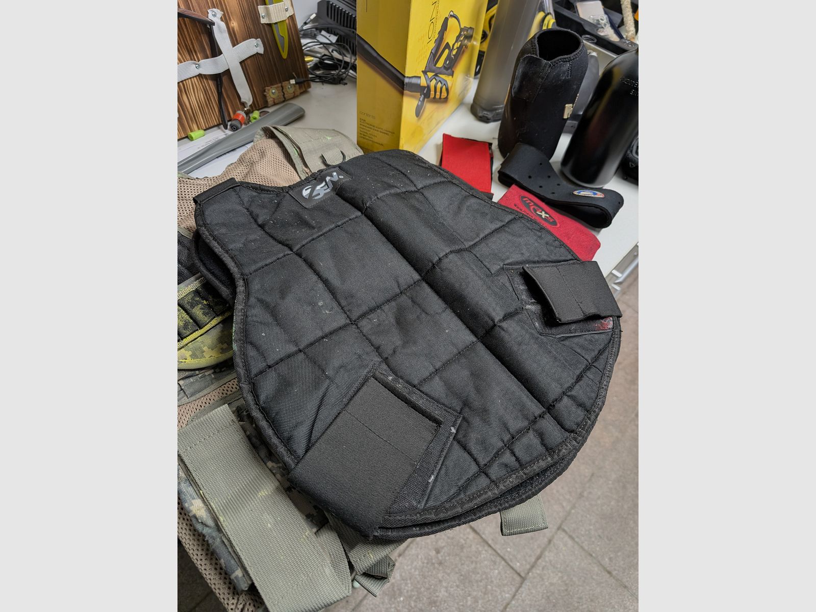 Équipement complet de paintball y compris le marqueur