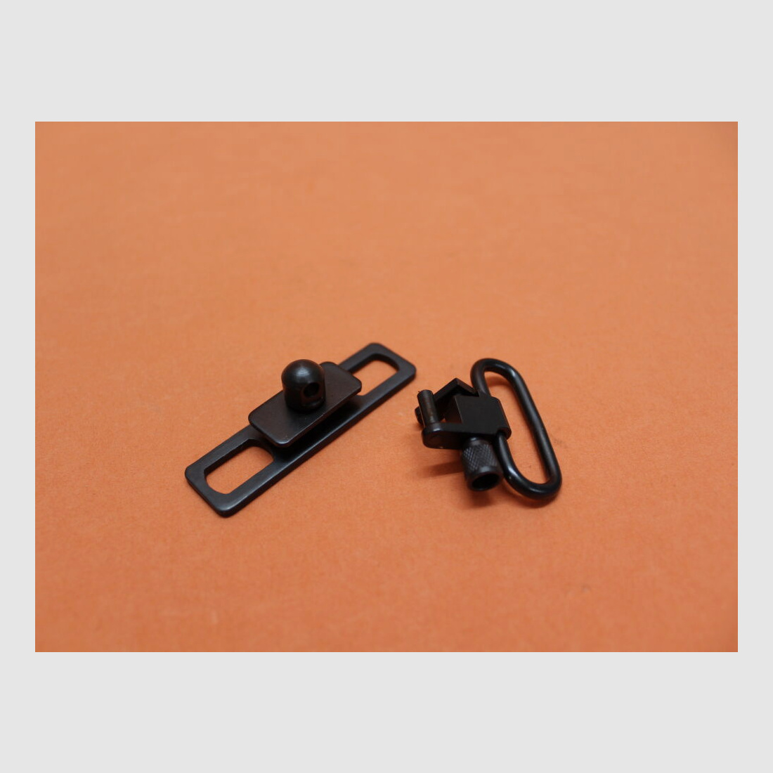 Harris Harris Adattatore No.5: Anello per cinghia 9mm per AR-15 con piastra rettangolare e gancio per cinghia QD