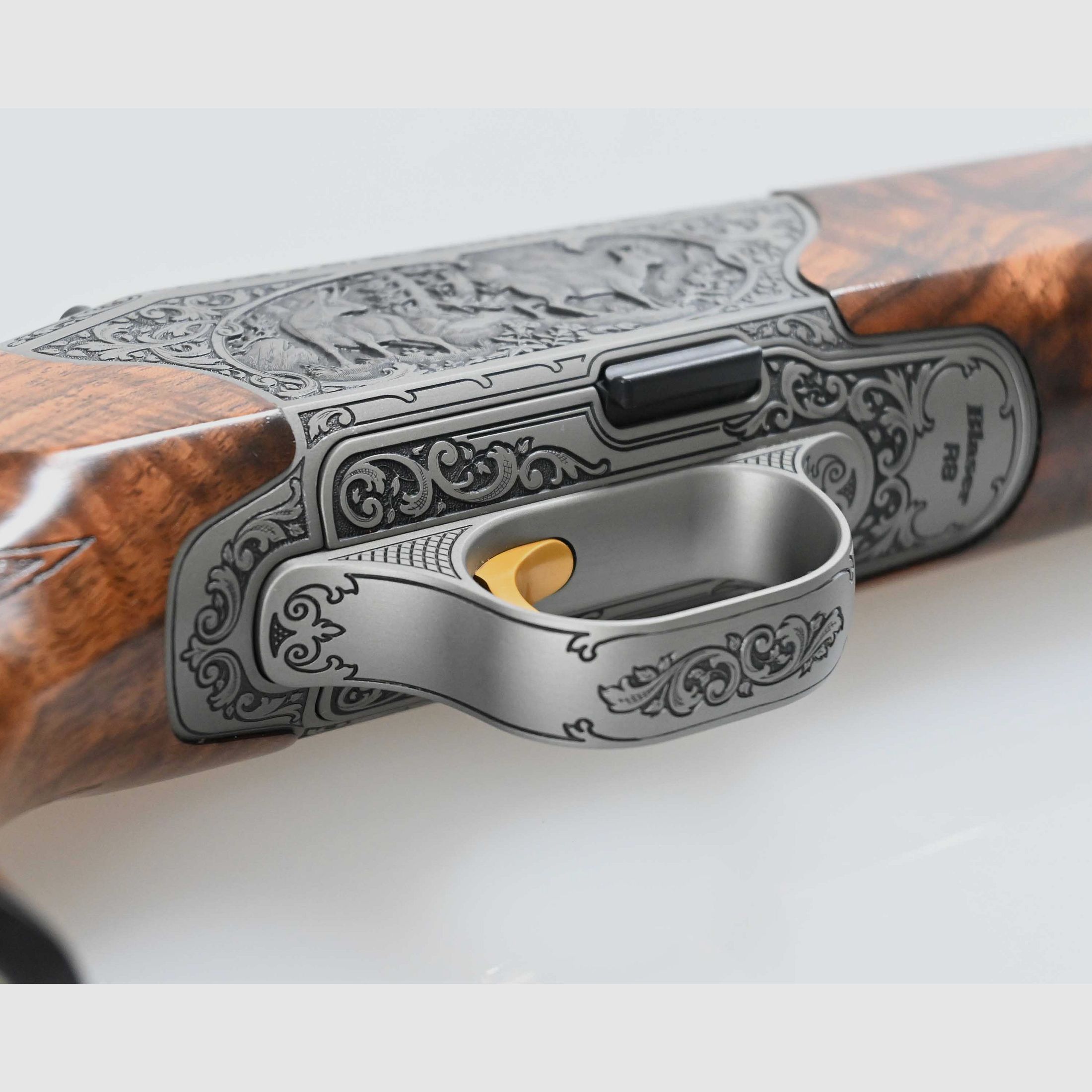 Blaser System R8 Baronesse SHK:8 Incisione: Gams e cervo rosso / Copertura del grilletto: Cervo rosso, immagine 2 di 3