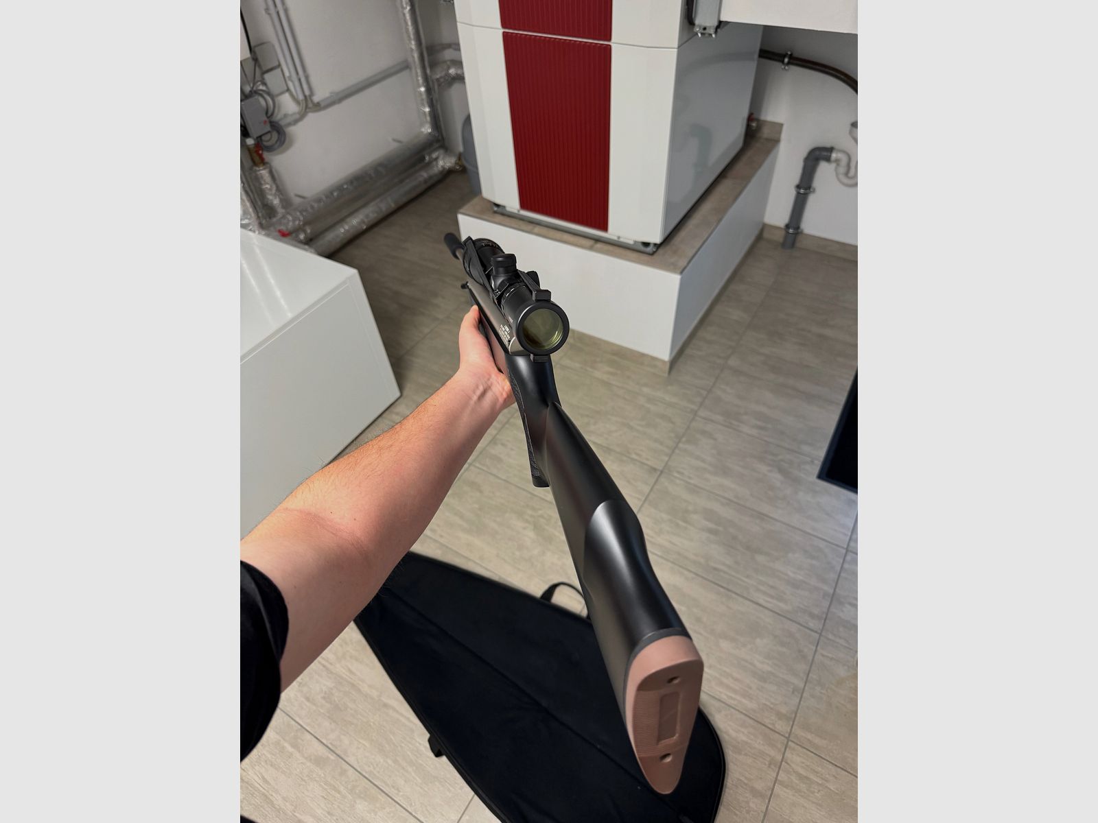 Weihrauch HW 35K F Black Silence – 4,5 mm, incluso silenziatore e cannocchiale