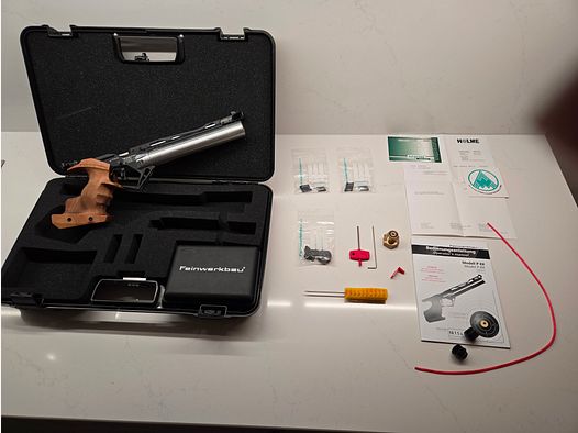 Match air pistol Feinwerkbau P8X (grip M) as good as new with accessories