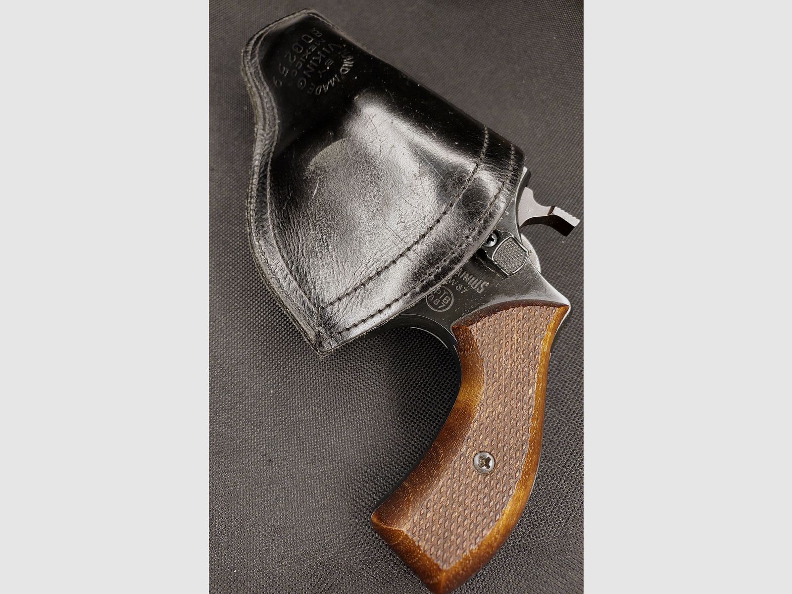 Weihrauch HW37 Kal. 9mm R.K. (PTB 887) OVP mit Holzgriffen und Lederholster - sehr gut erhalten (Arminius HW 37)