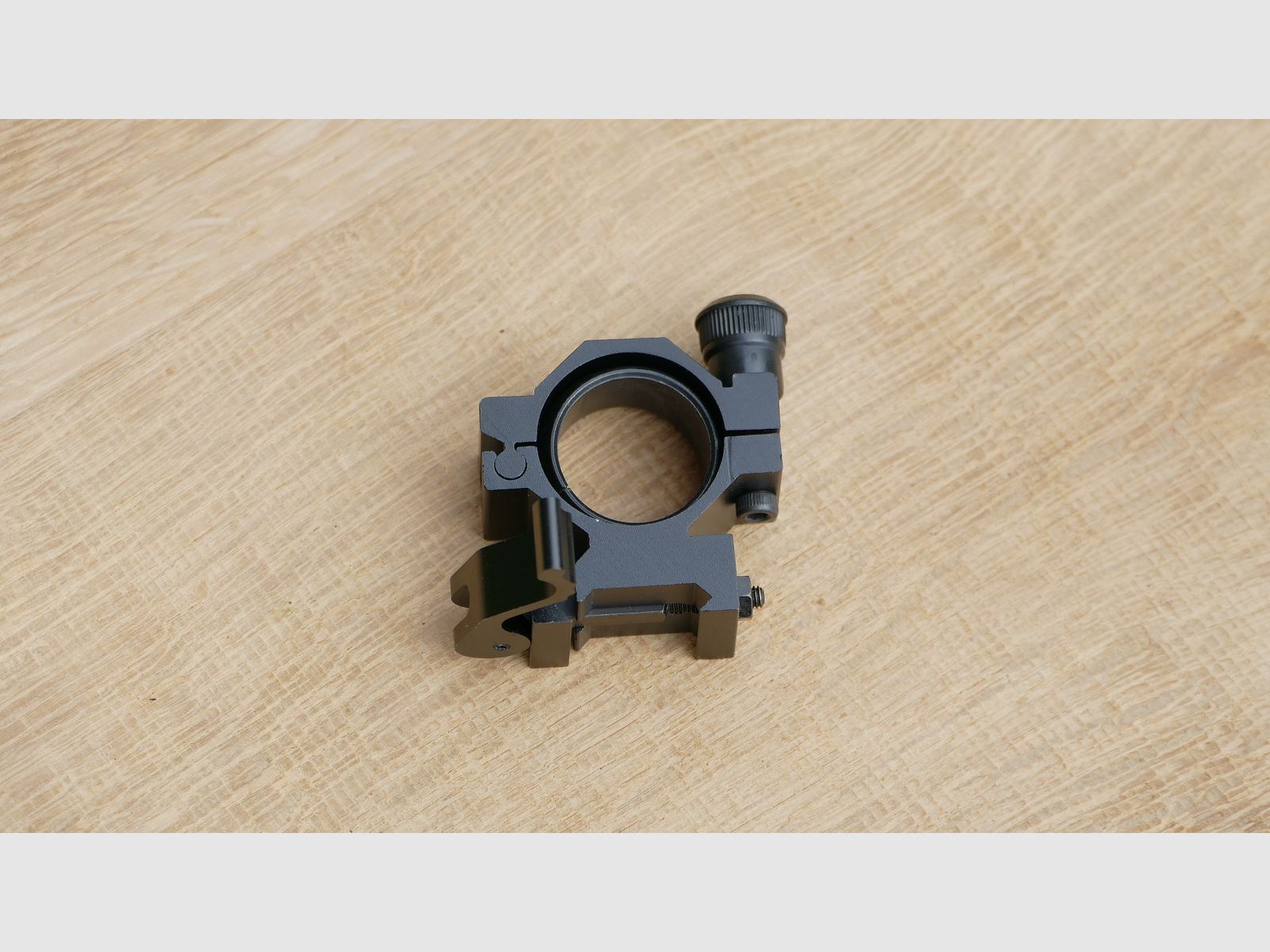 Support pour illuminateur IR, image 1 sur 2