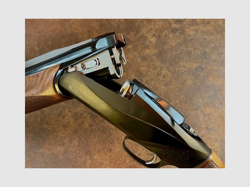 Benelli 828U Zwart Links