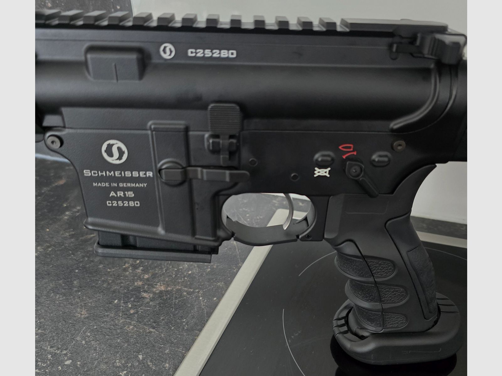 Schmeisser AR 15 DMR 18 pollici calibro .223 con Red Dot Sight Holosun NUOVO