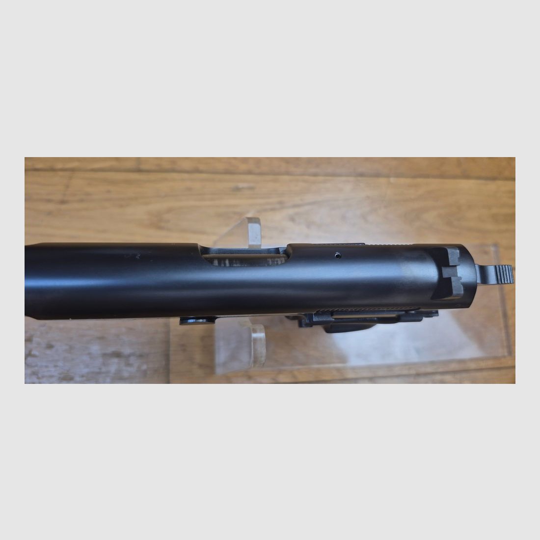 Zeer mooie GP35-pistool – Een referentie op zich – Kaliber 9×19 Para – FN Herstal – 100% bluing – Onberispelijke mechanica – Zeer mooie loop – Twee magazijnen – Wapen in bijna nieuwe staat – TBE+++, afbeelding 15 van 22
