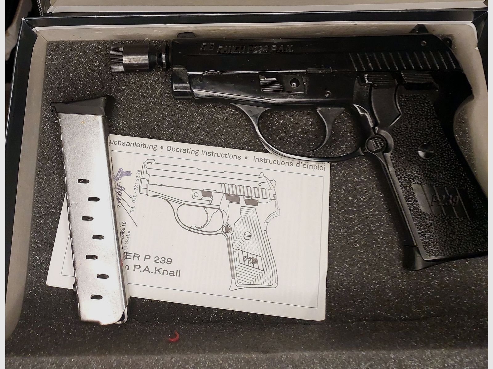 Sig Sauer P239 Schreckschusspistole im Kaliber 9 mm P.A.K. aus dem originalen SIG „Backup‑Set“ (PTB 696)
