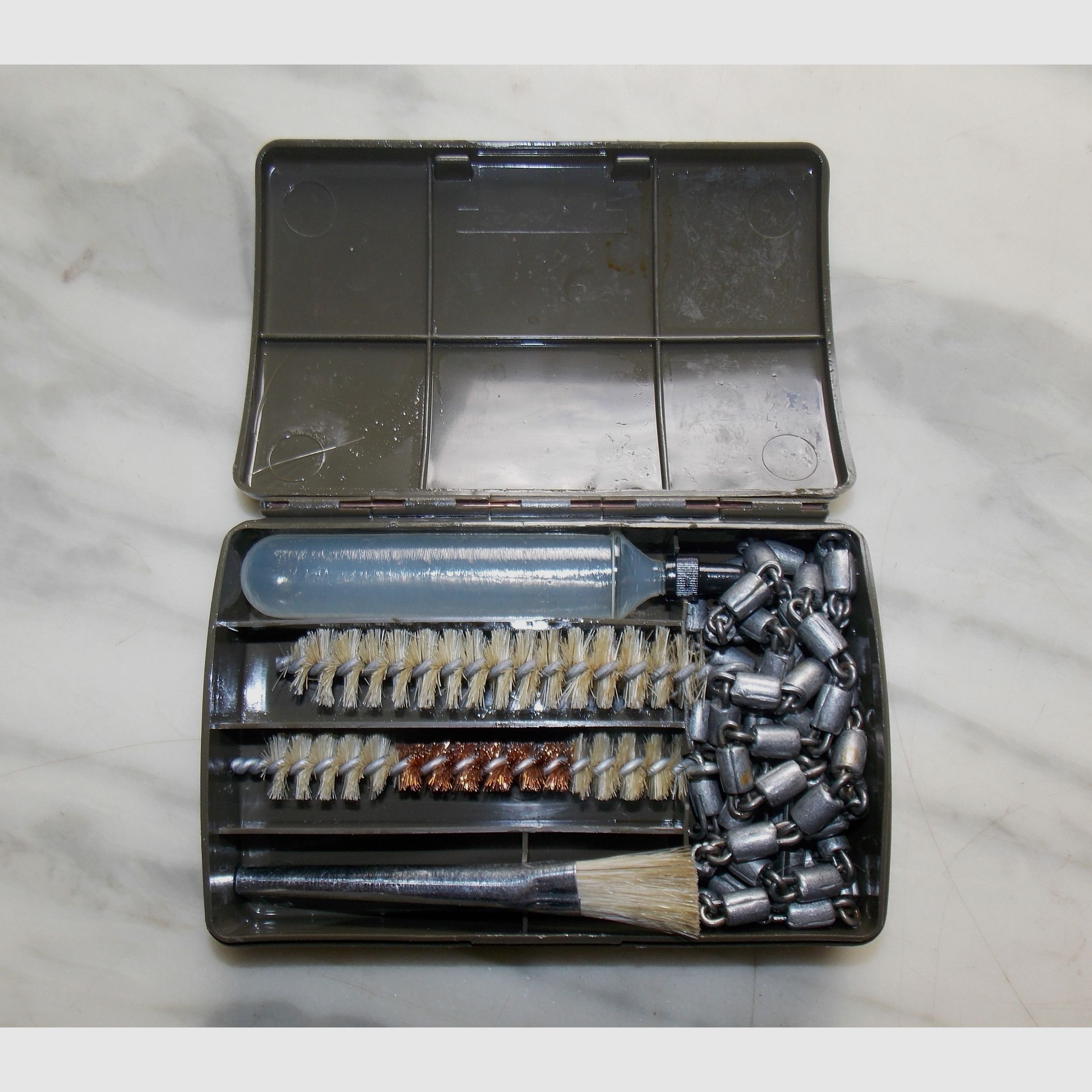 Cleaning device for rifle