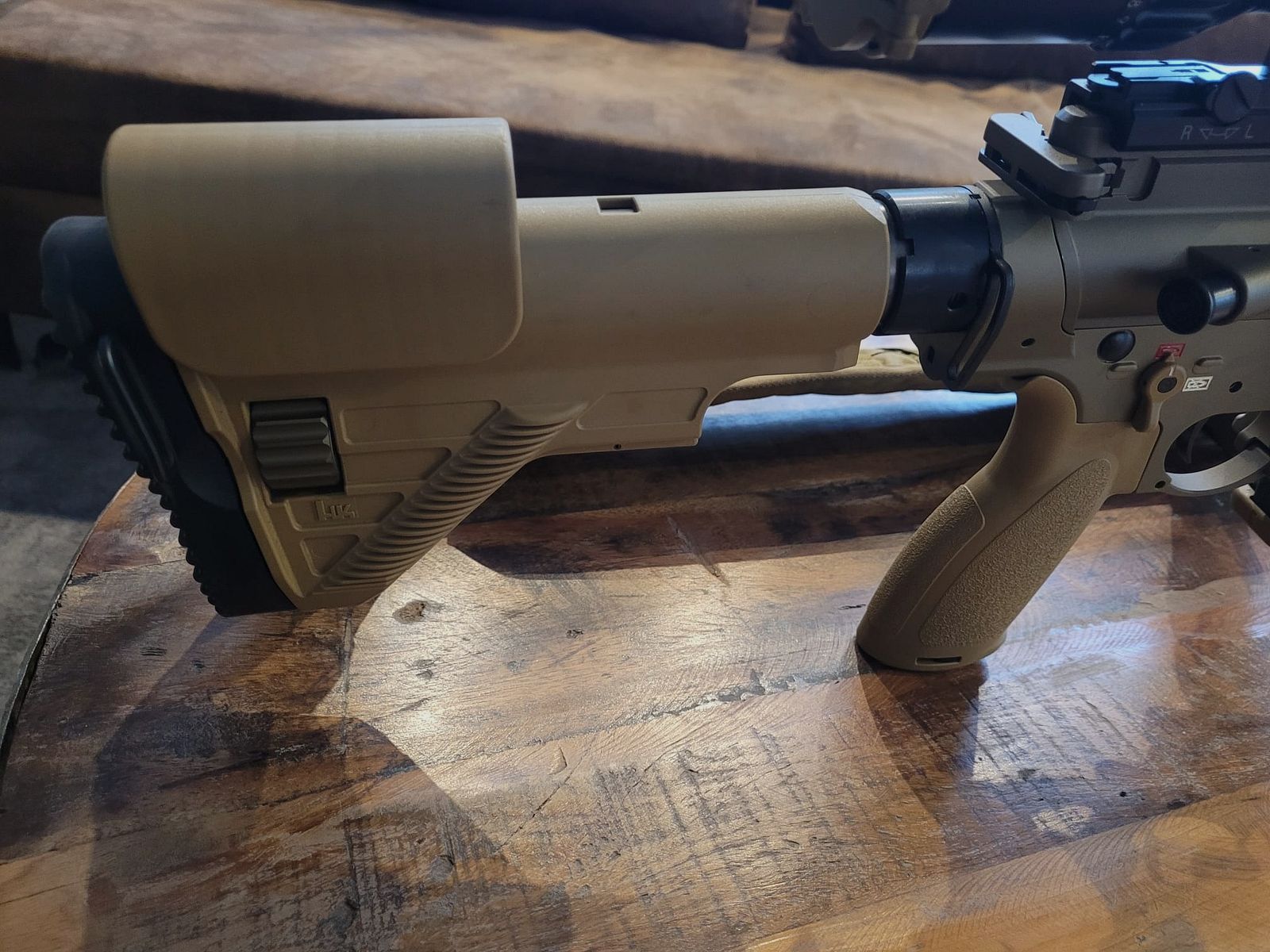 H&K .308 carabine semi-automatique Mod. MR308A3 (RAL8000) 20 avec accessoires G28 10 coups magasin et Schmidt & Bender 3-20x50 PMII Ultra Court & divers accessoires