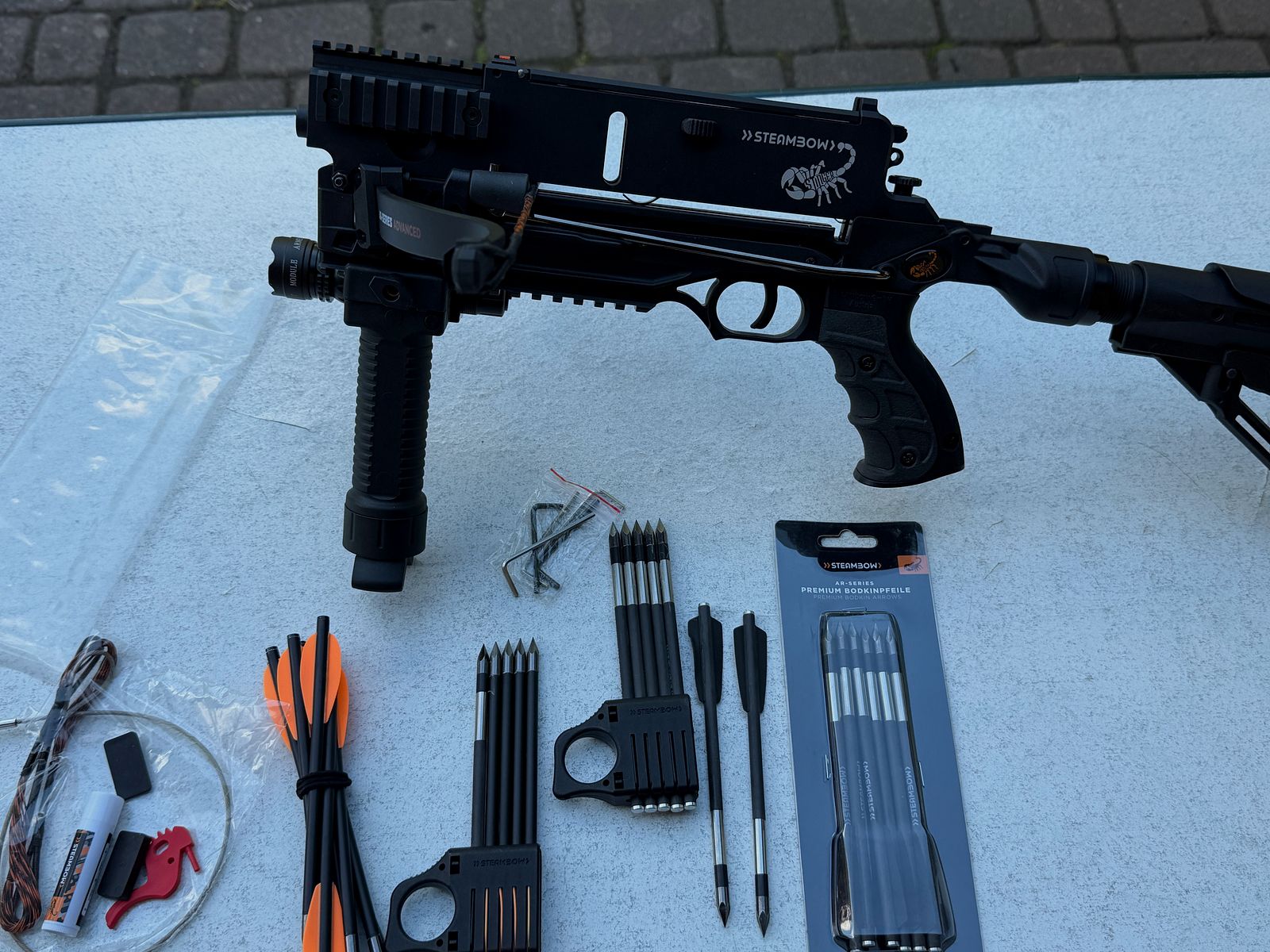 AR-6 Stinger II mit Metallmagazin